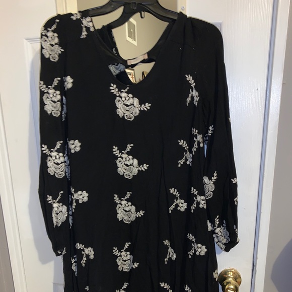 Dress - Picture 1 of 1